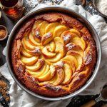 Pas besoin de four, ce gâteau aux pommes moelleux se prépare directement à la poêle